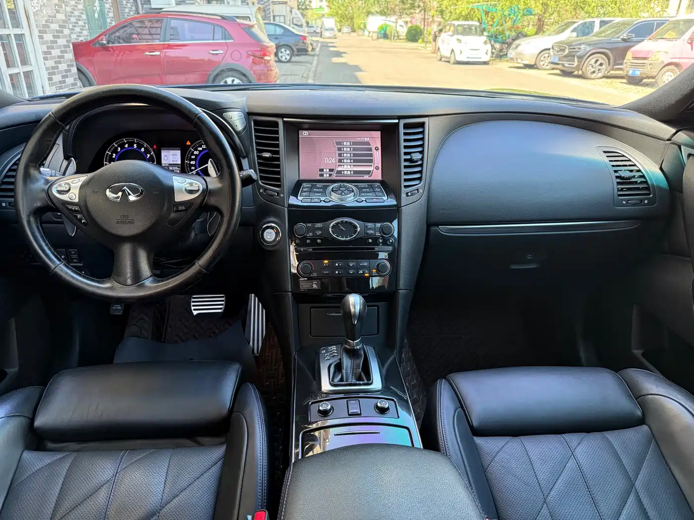 Infiniti QX70 2015 Model 3.7L Shadow Edition фото 8