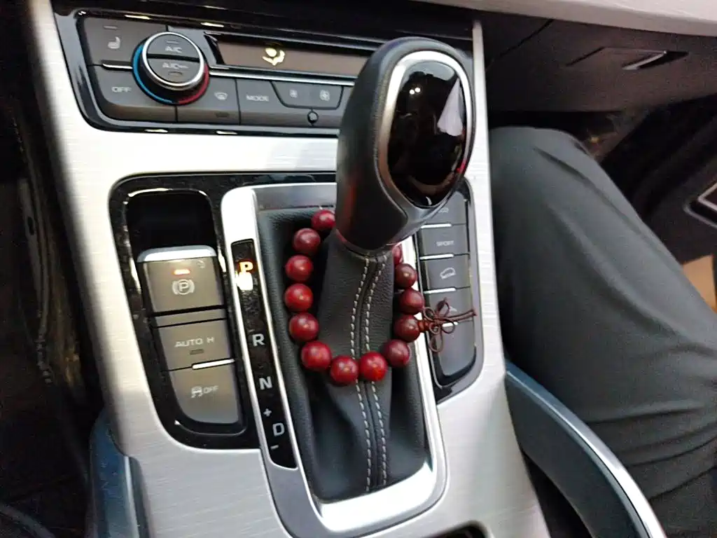 Фото 7 - Geely Atlas