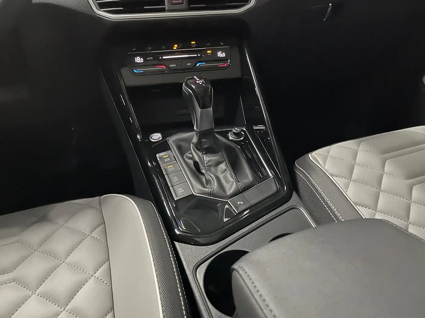 Volkswagen Tayron 2023 280TSI 2WD Luxury Plus Advanced Edition фото 17