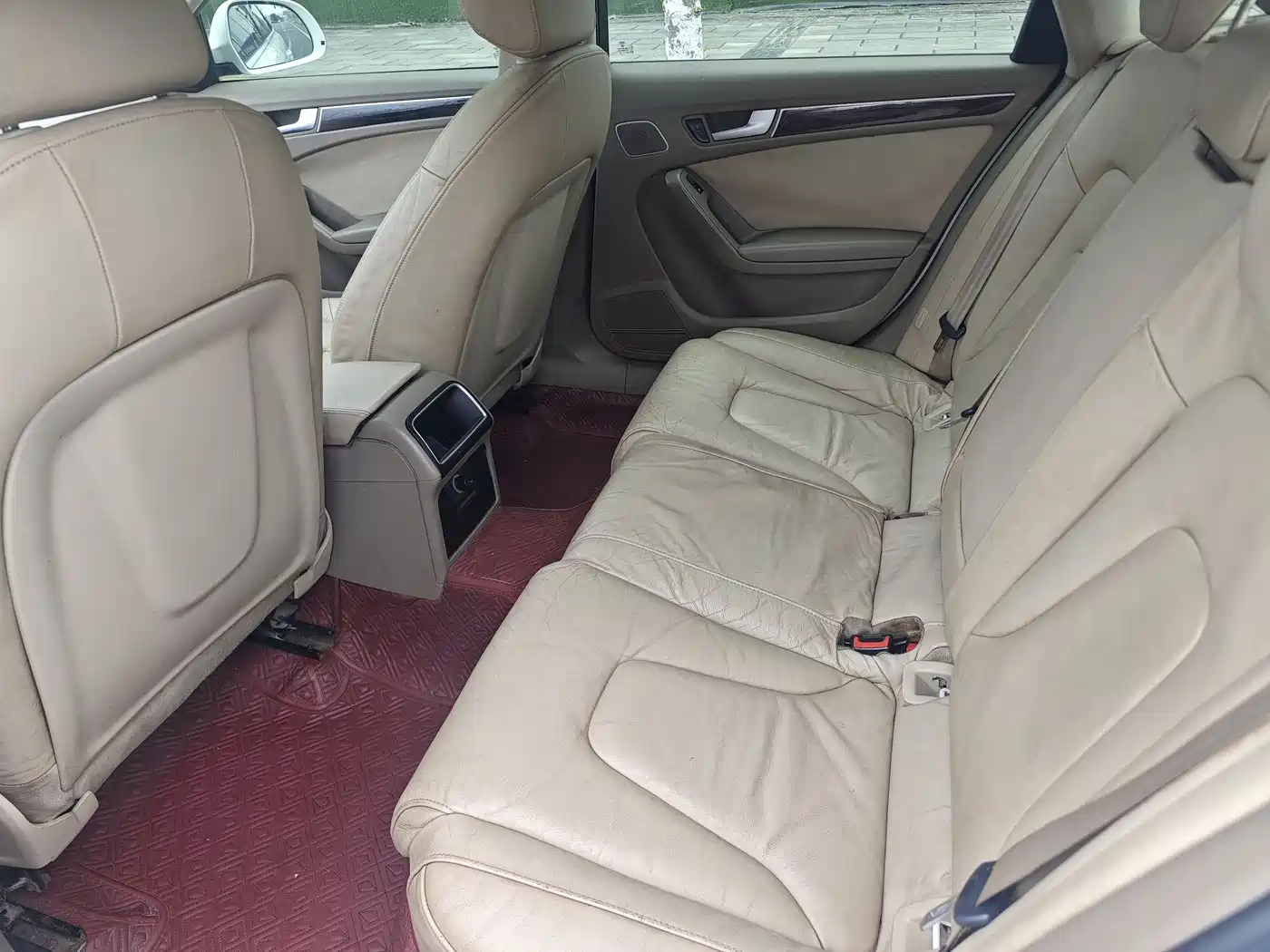 Audi A4L 2010 2.0 TFSI Comfort фото 15