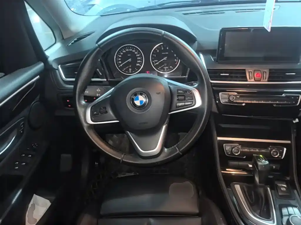 BMW 2 Series Touring 2016 218i Sport Design Package фото 11