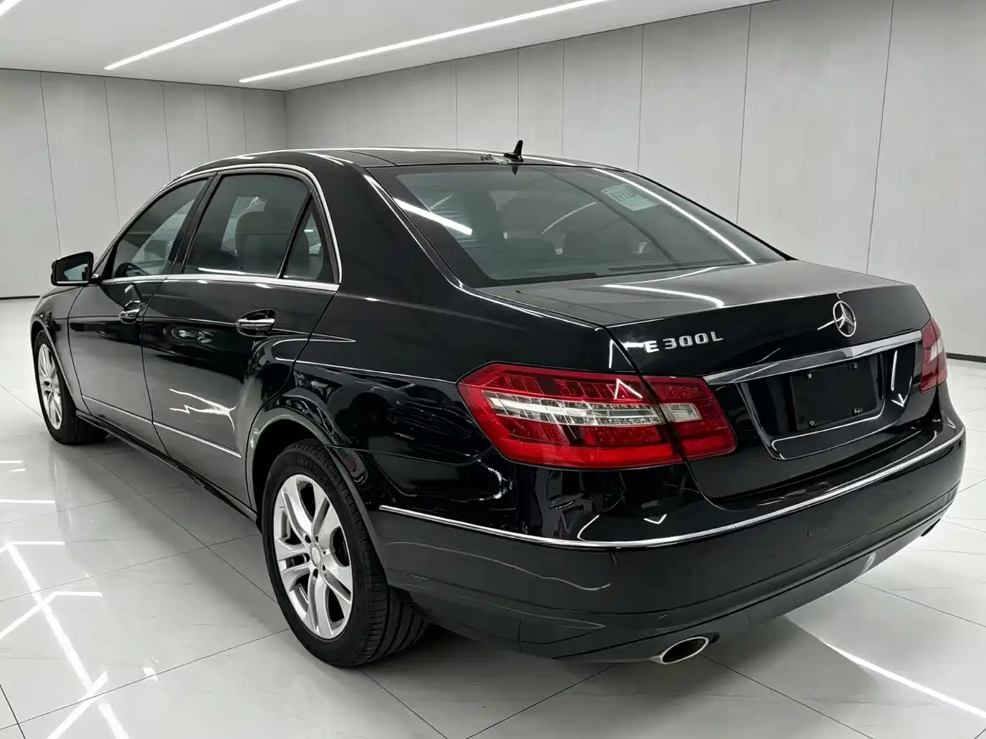 Mercedes-Benz E-Class 2012 E 300 L Fashion фото 10