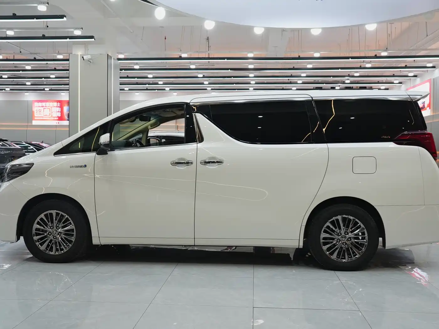 Toyota Alphard 2021 Hybrid 2.5L Luxury фото 4
