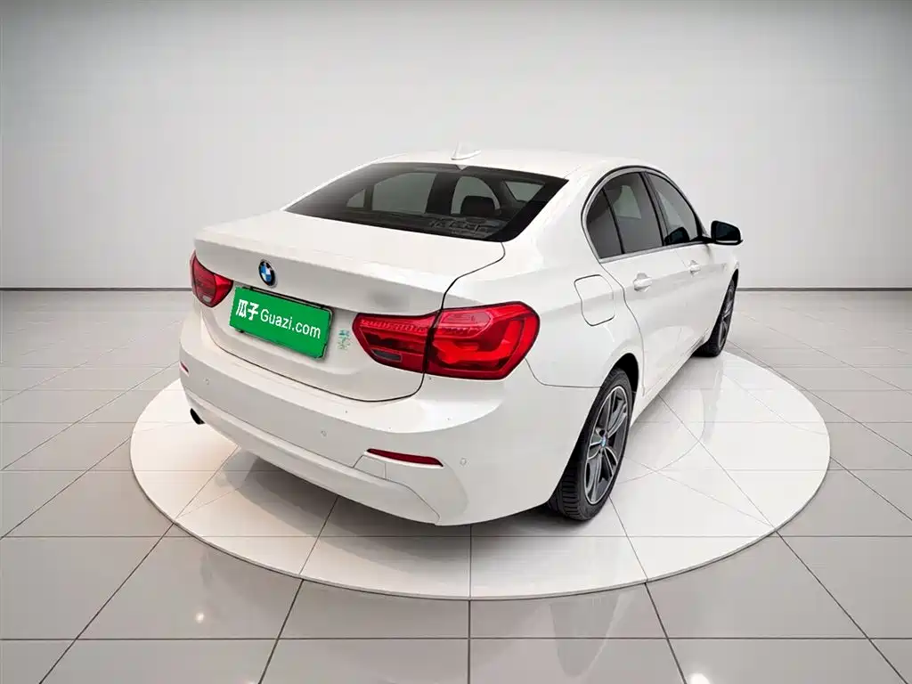 BMW 1 Series 2019 118i Fashion Edition фото 4
