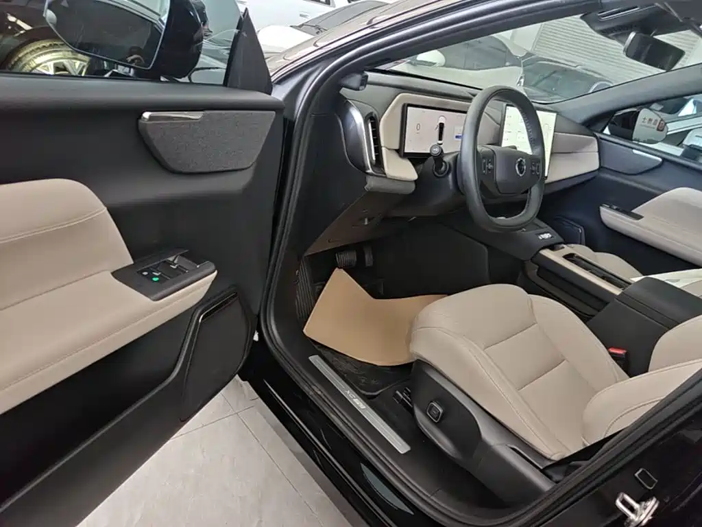 Volvo XC70 Plug-in Hybrid 2026 2026 AWD Extended Range Core