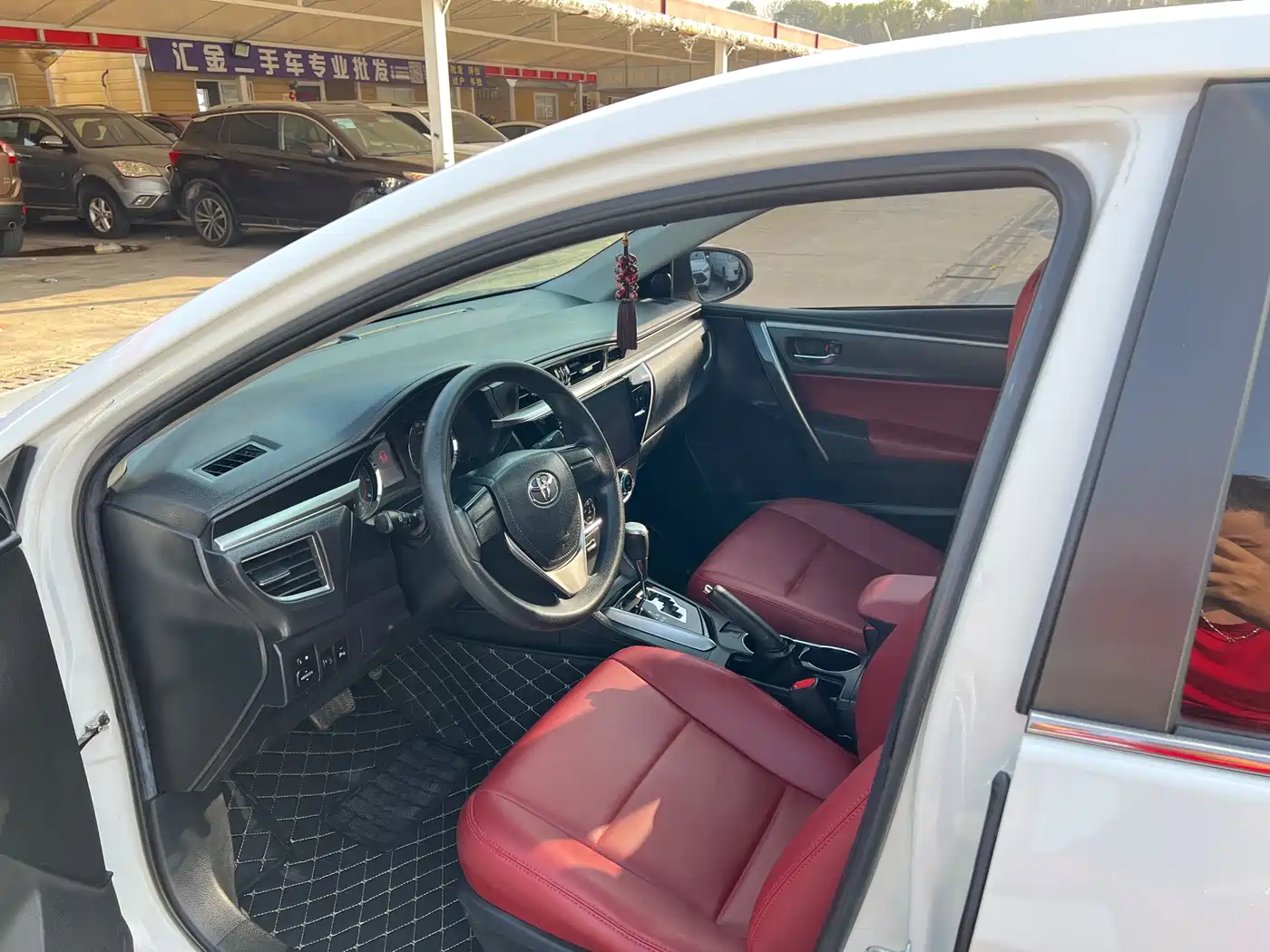 Toyota Corolla 2014 1.6L CVT GLX-i Navigation Edition фото 9