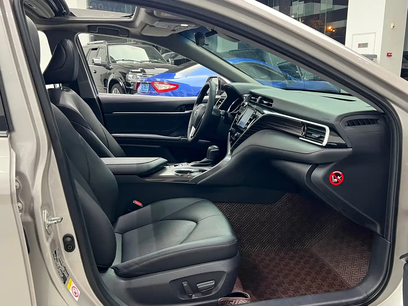 Toyota Camry 2018 2.0G Luxury Edition фото 12