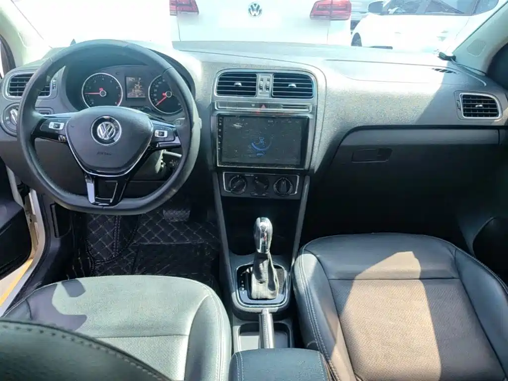 Volkswagen Polo 2016 1.6L Automatic Comfort фото 10