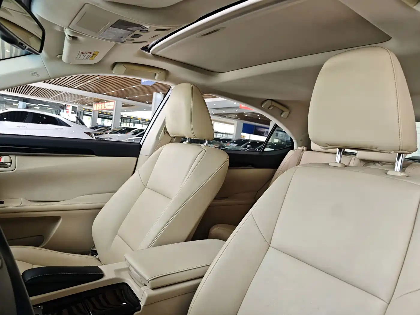 Photo 7 - Lexus ES