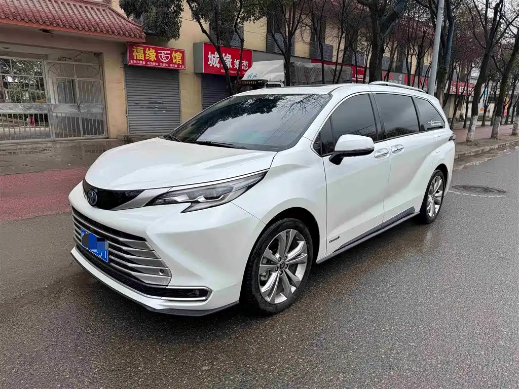 Toyota Sienna 2023 2.5L Hybrid Platinum Edition фото 19
