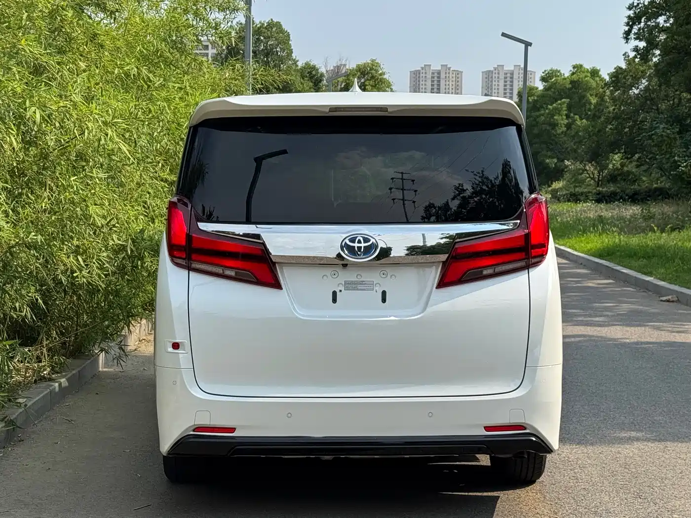Toyota Alphard 2021 Hybrid 2.5L Premium фото 17