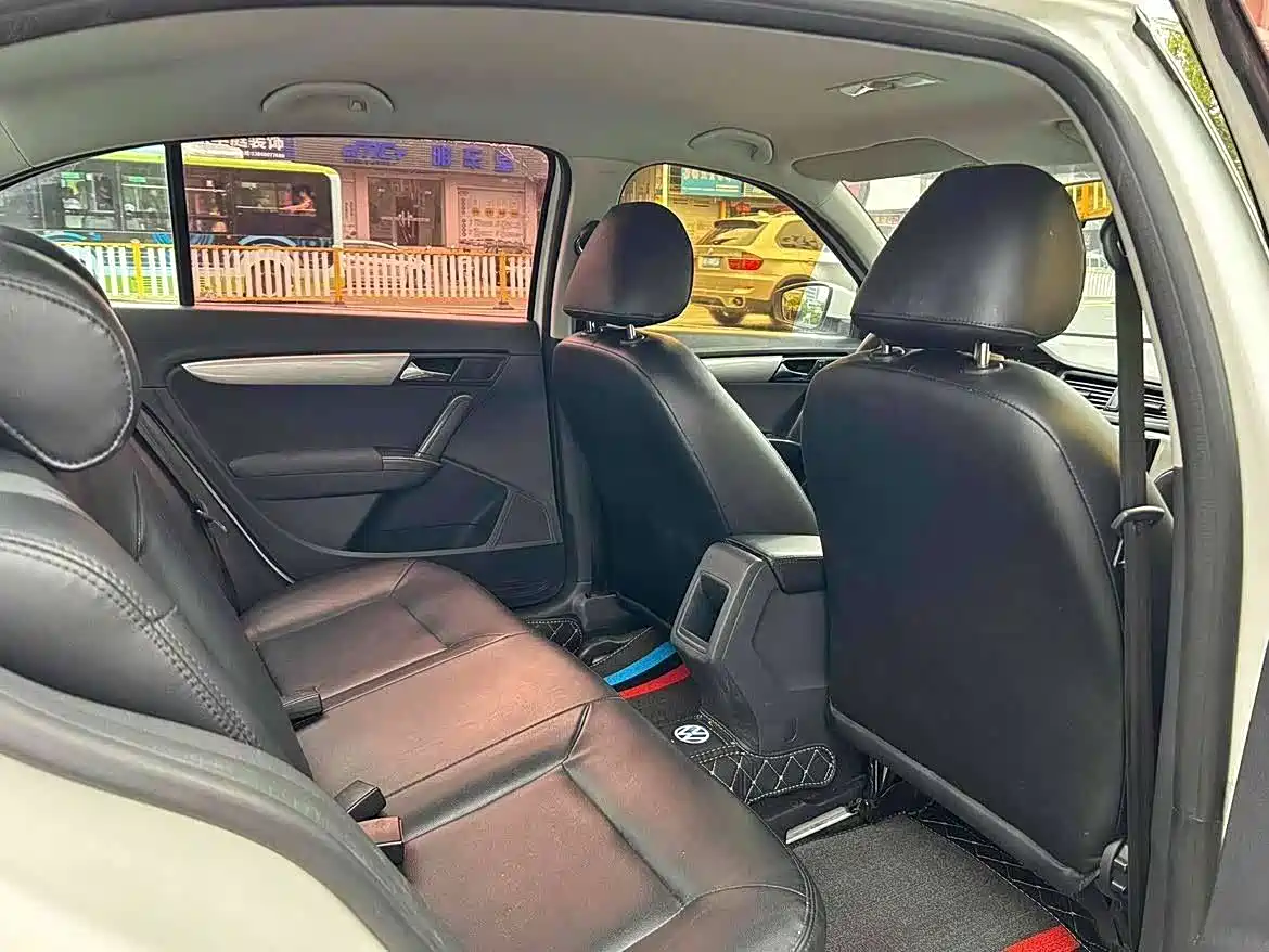 Volkswagen Lavida 2013 Facelift Classic 1.6L Automatic Trend фото 9