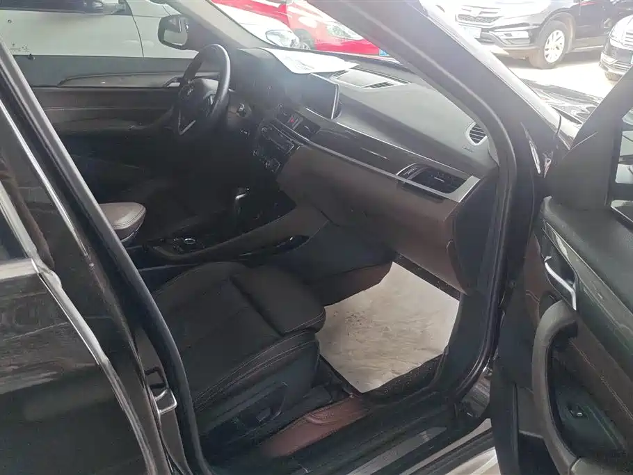 BMW X1 2019 sDrive18Li Premium Model фото 8