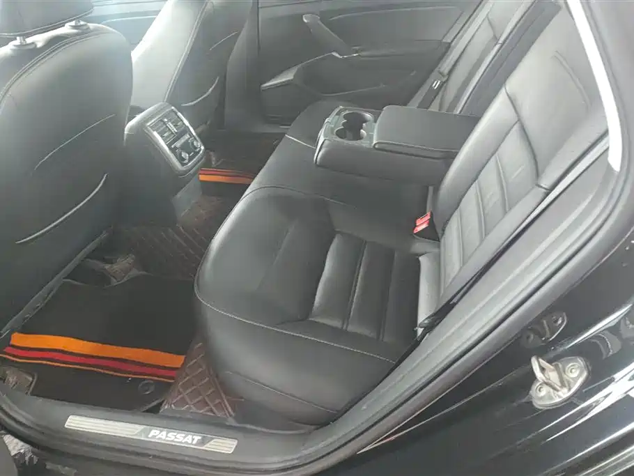 Volkswagen Passat 2017 330TSI DSG Luxury фото 11