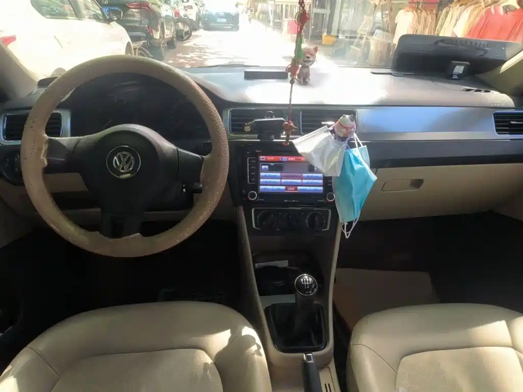 Volkswagen Santana 2013 1.6L Manual Comfort Edition фото 13