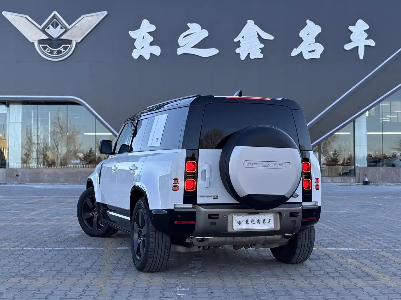 Land Rover Defender 2023 Model 110 3.0T P400 X-DYNAMIC HSE фото 8