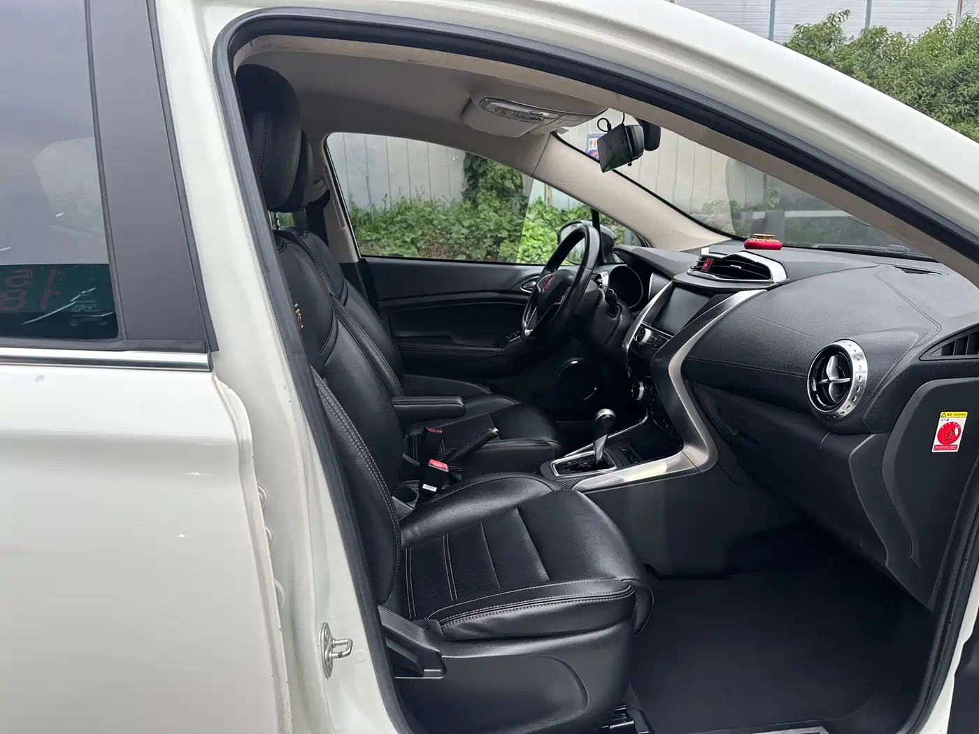 BYD Yuan 2016 1.5L Automatic Elegance фото 15