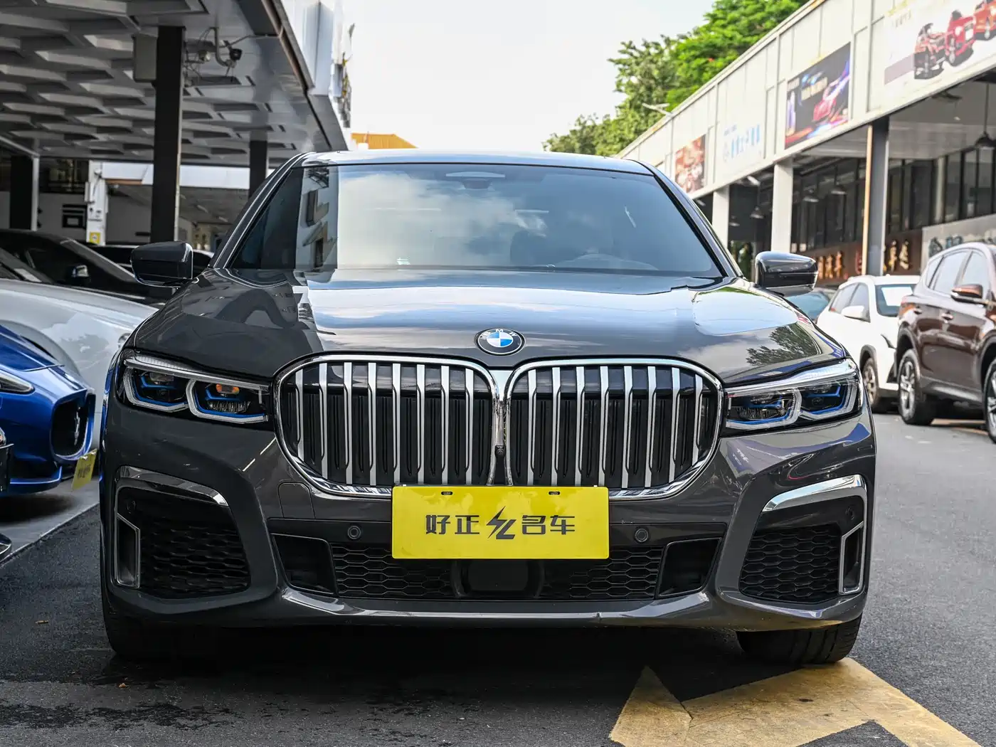 BMW 7 Series 2022 740Li xDrive Executive M Sport Package фото 2
