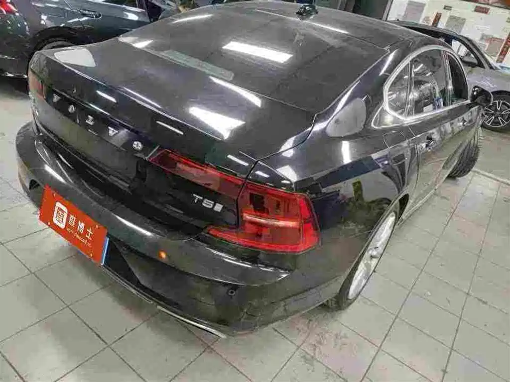 Photo 6 - Volvo S90
