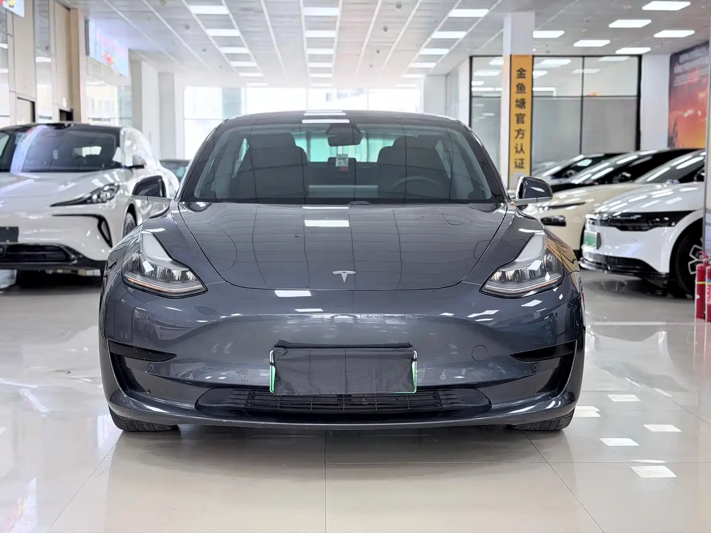 Фото 2 - Tesla Model 3