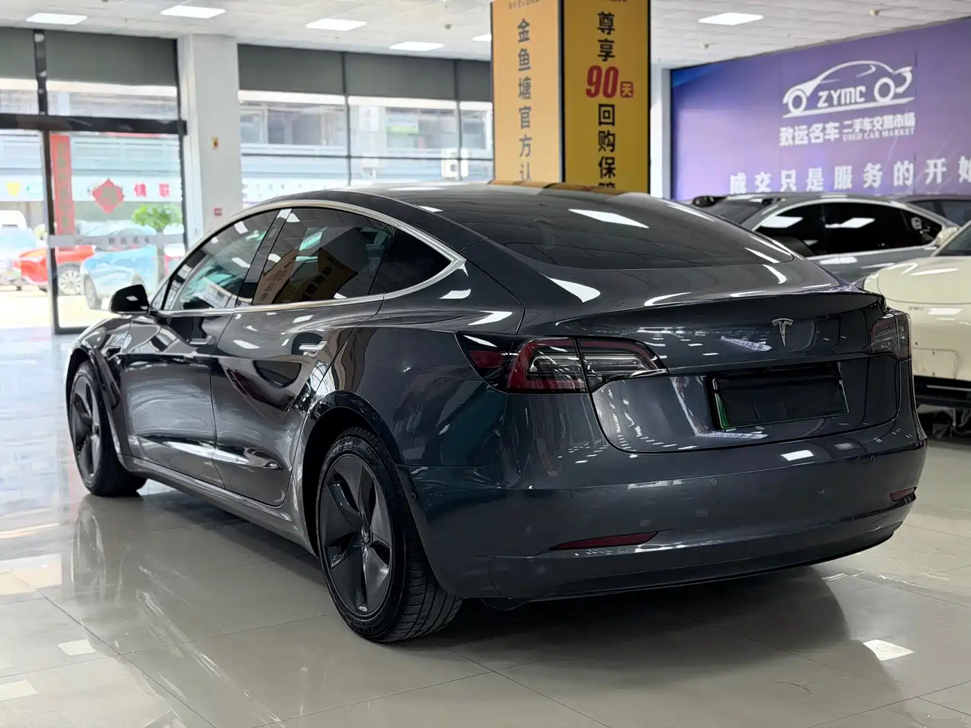 Фото 4 - Tesla Model 3