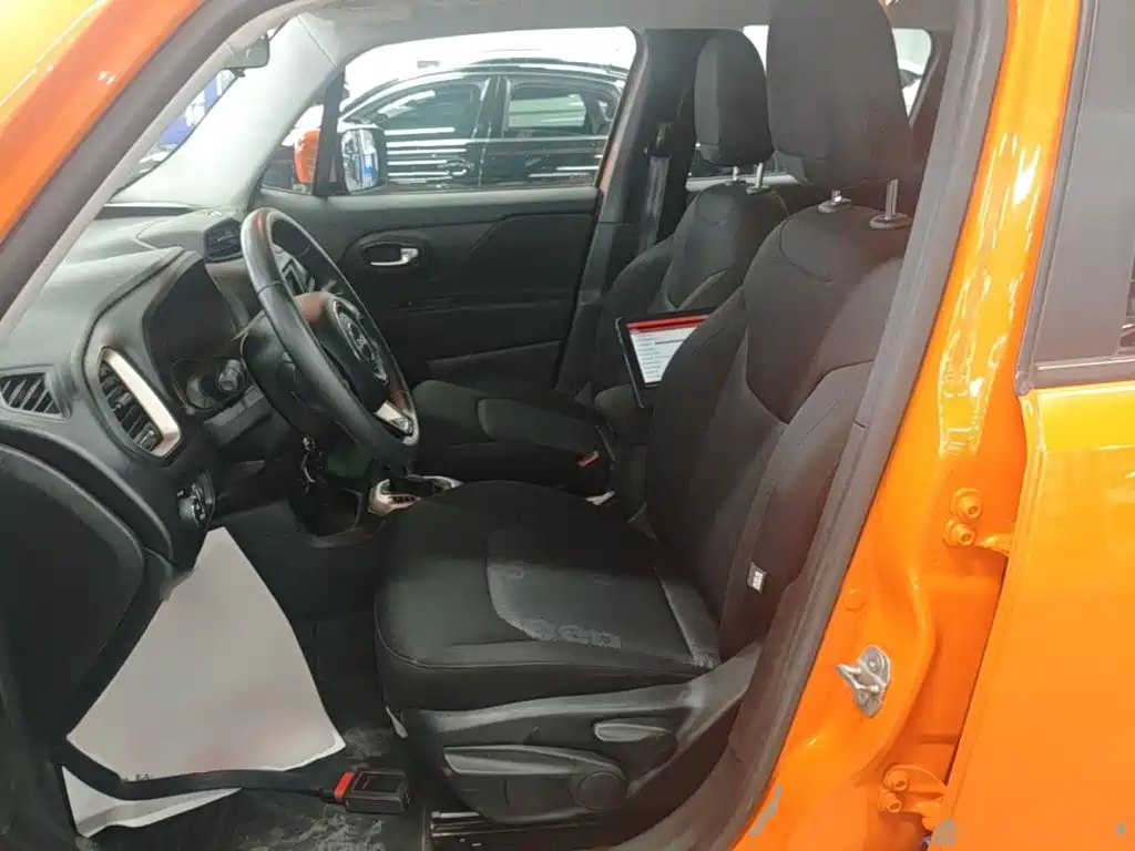 صورة 15 - Jeep Renegade
