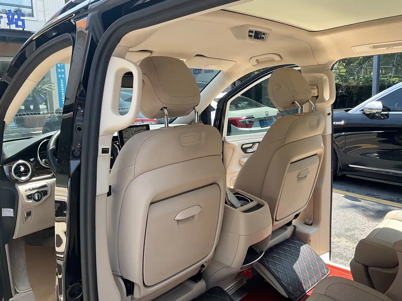 Mercedes-Benz V-Class 2018 V 260 Premium Edition China VI фото 14