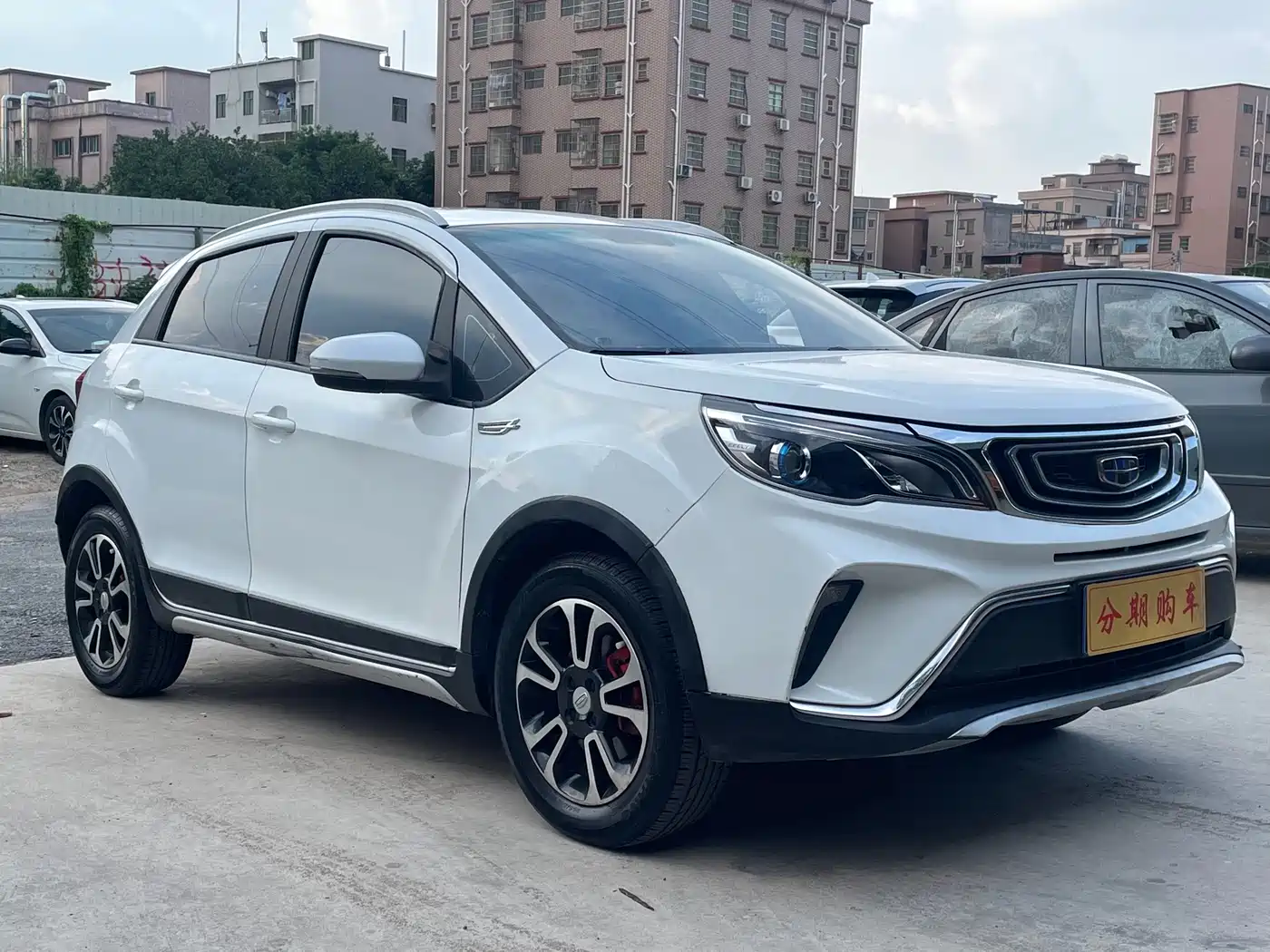 Фото 2 - Geely Vision X3