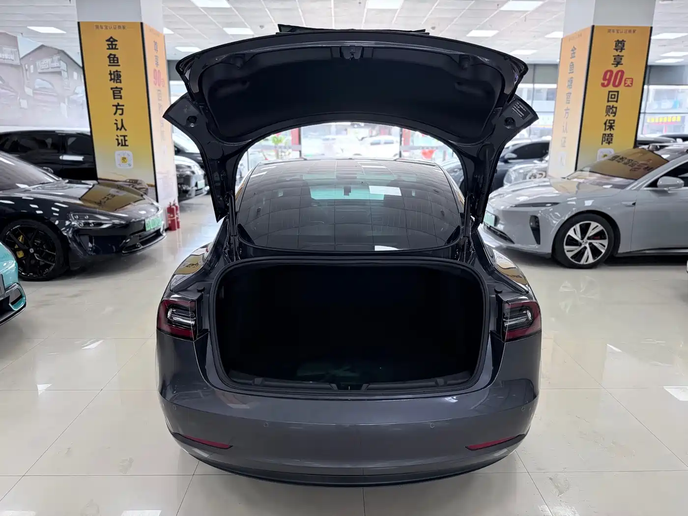 Фото 10 - Tesla Model 3