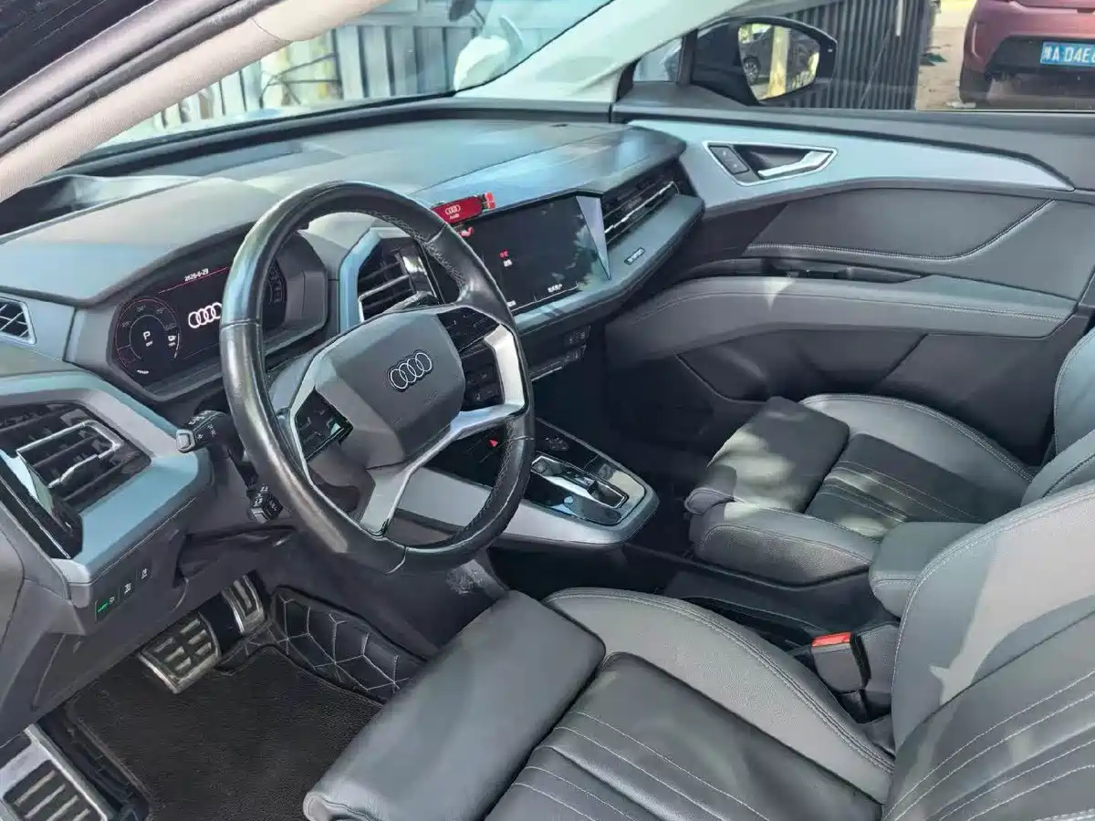 Audi Q5 e-tron 2022 2022 40 e-tron Starlight Edition Brocade Package