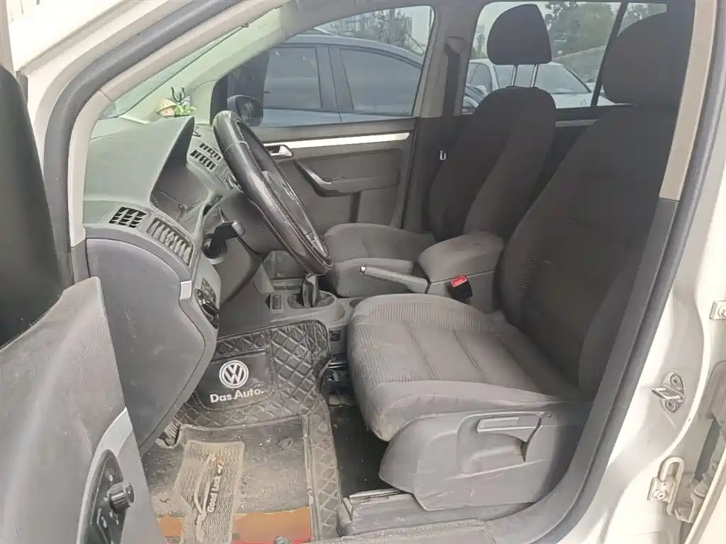 Volkswagen Touran 2013 1.4T Manual Trend 5-seater фото 15