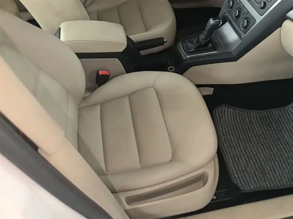 Škoda Octavia 2015 Classic 1.6L Automatic Elite Edition фото 25