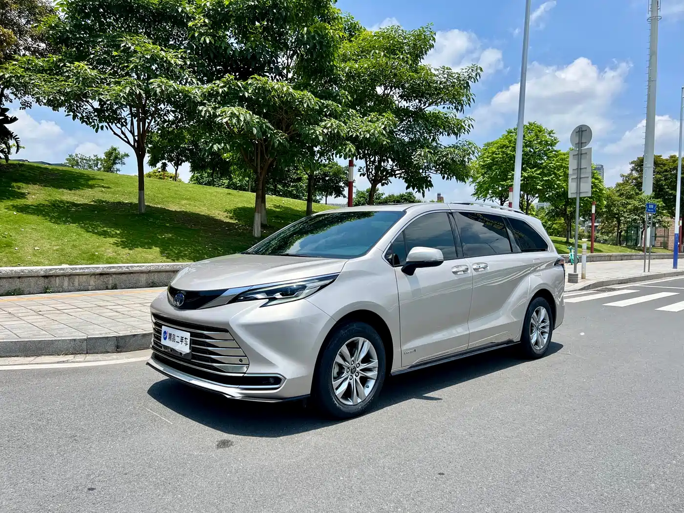 Toyota Sienna 2021 2.5L Hybrid Ultimate Edition фото 27