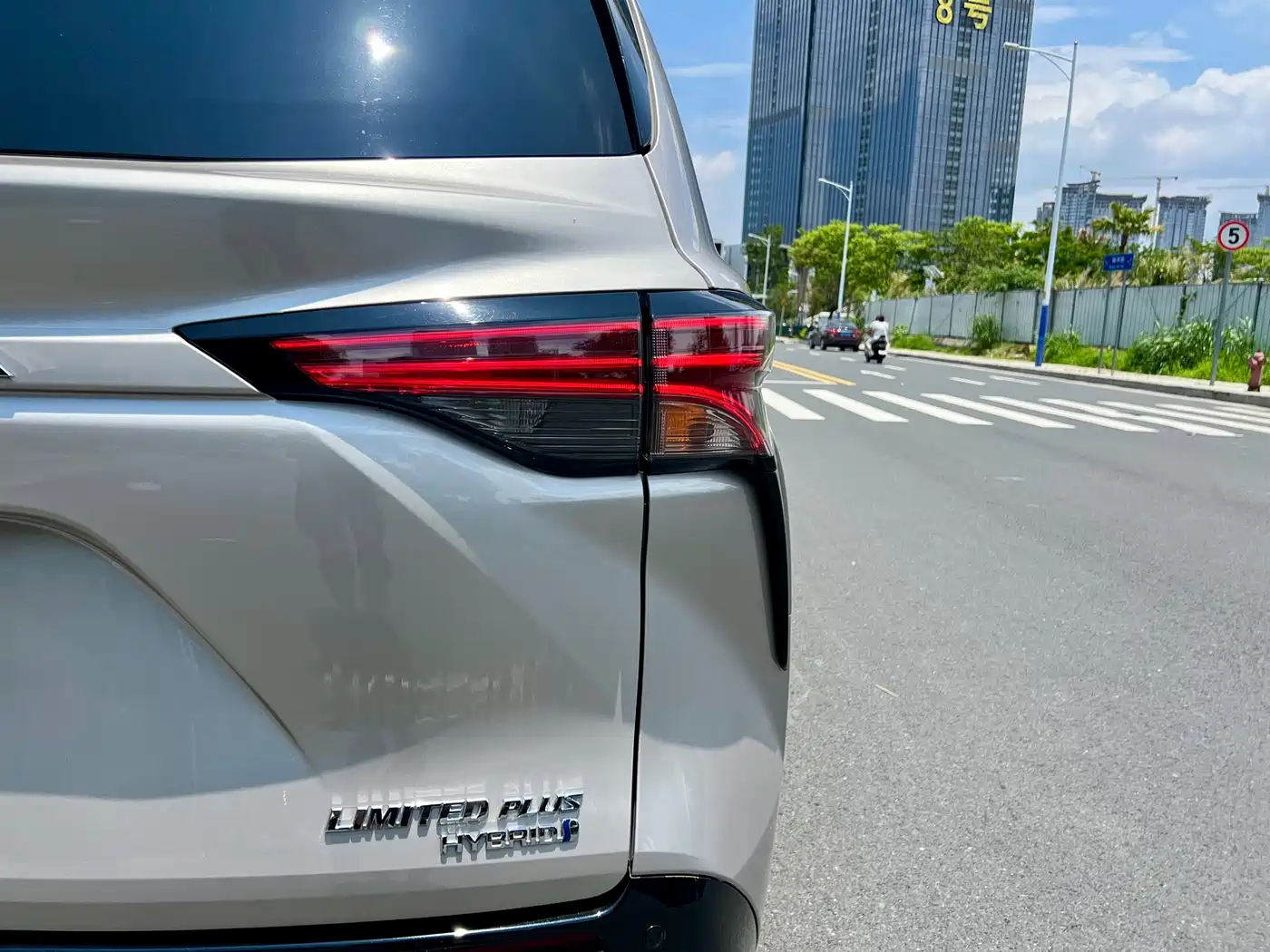 Toyota Sienna 2021 2.5L Hybrid Ultimate Edition фото 32