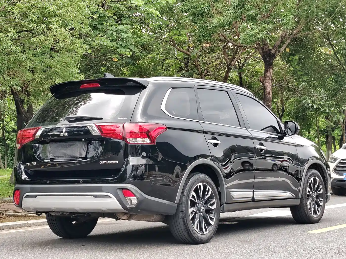 Mitsubishi Outlander 2019 2.4L 4WD Deluxe Edition 5-Seater China VI фото 12