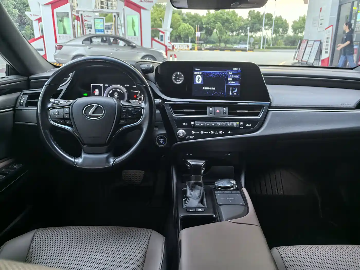 Фото 11 - Lexus ES
