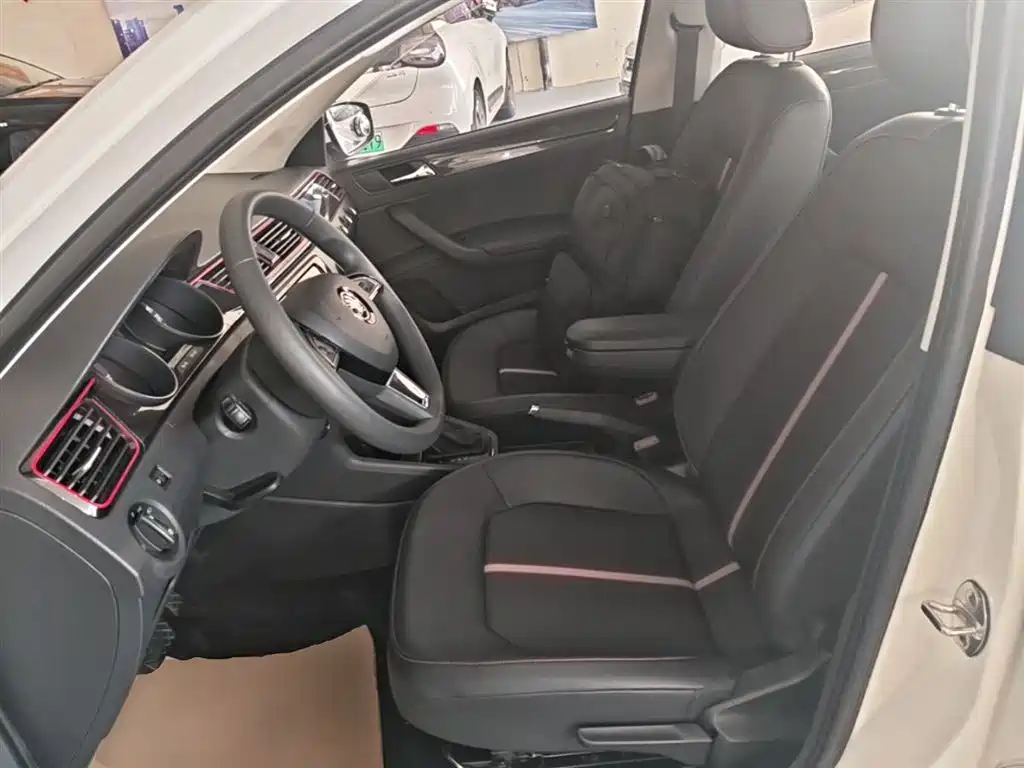 Škoda Skoda Rapid Spaceback 2020 1.5L Auto Comfort фото 15