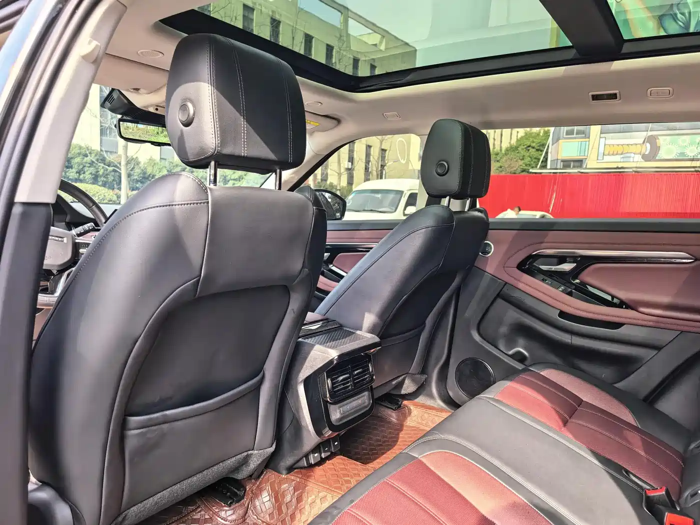 Land Rover Range Rover Evoque 2024 Range Rover Evoque L 249PS Light Master Edition фото 13