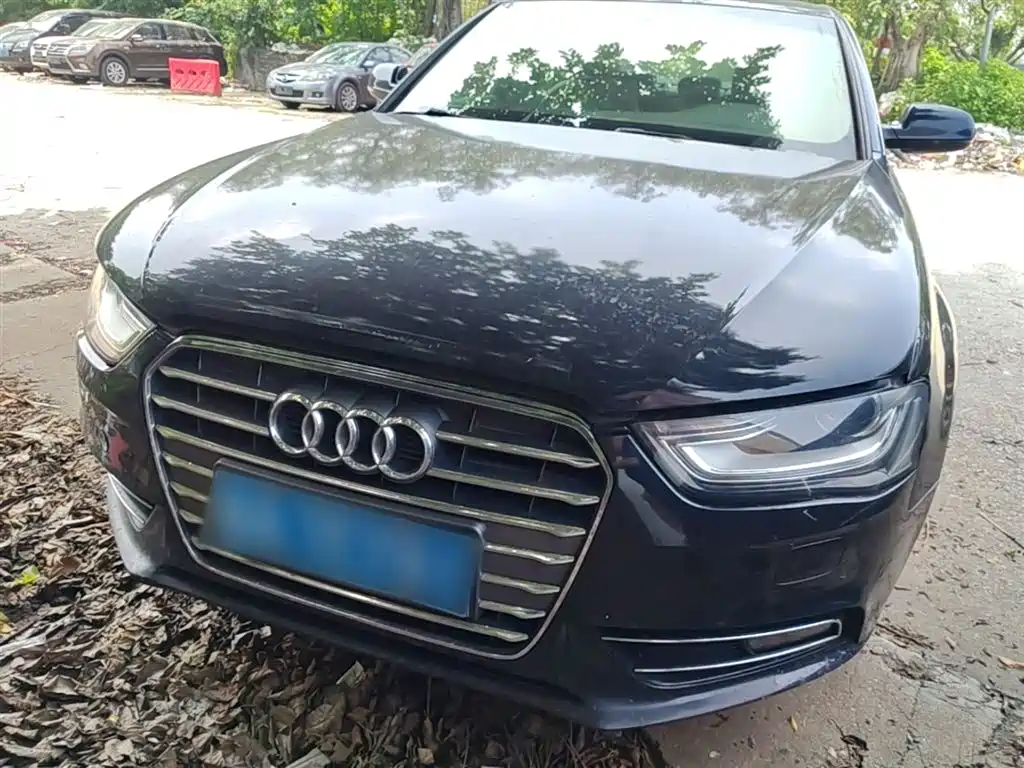 Audi A4L 2013 30 TFSI Manual Comfort фото 3