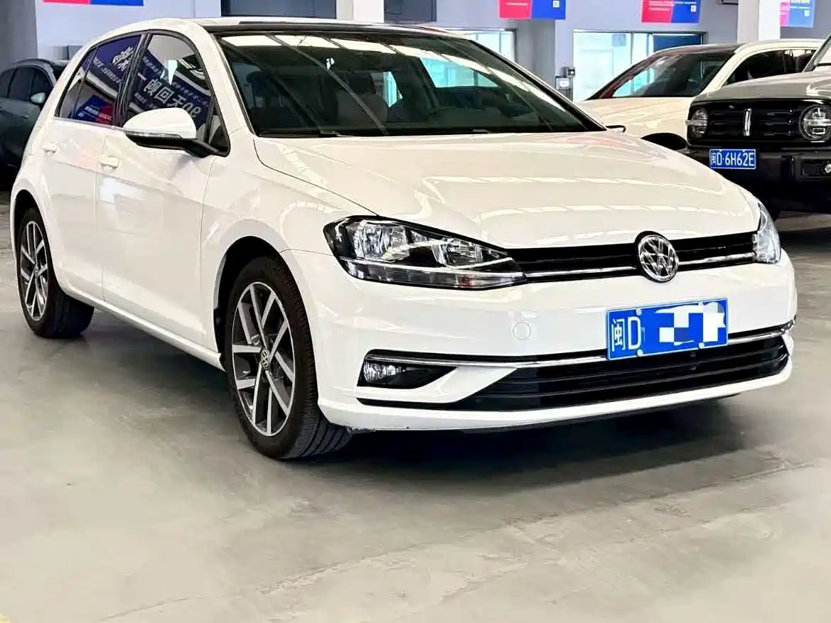 Volkswagen Golf 2020 Beloved Edition 280TSI DSG Luxury фото 3
