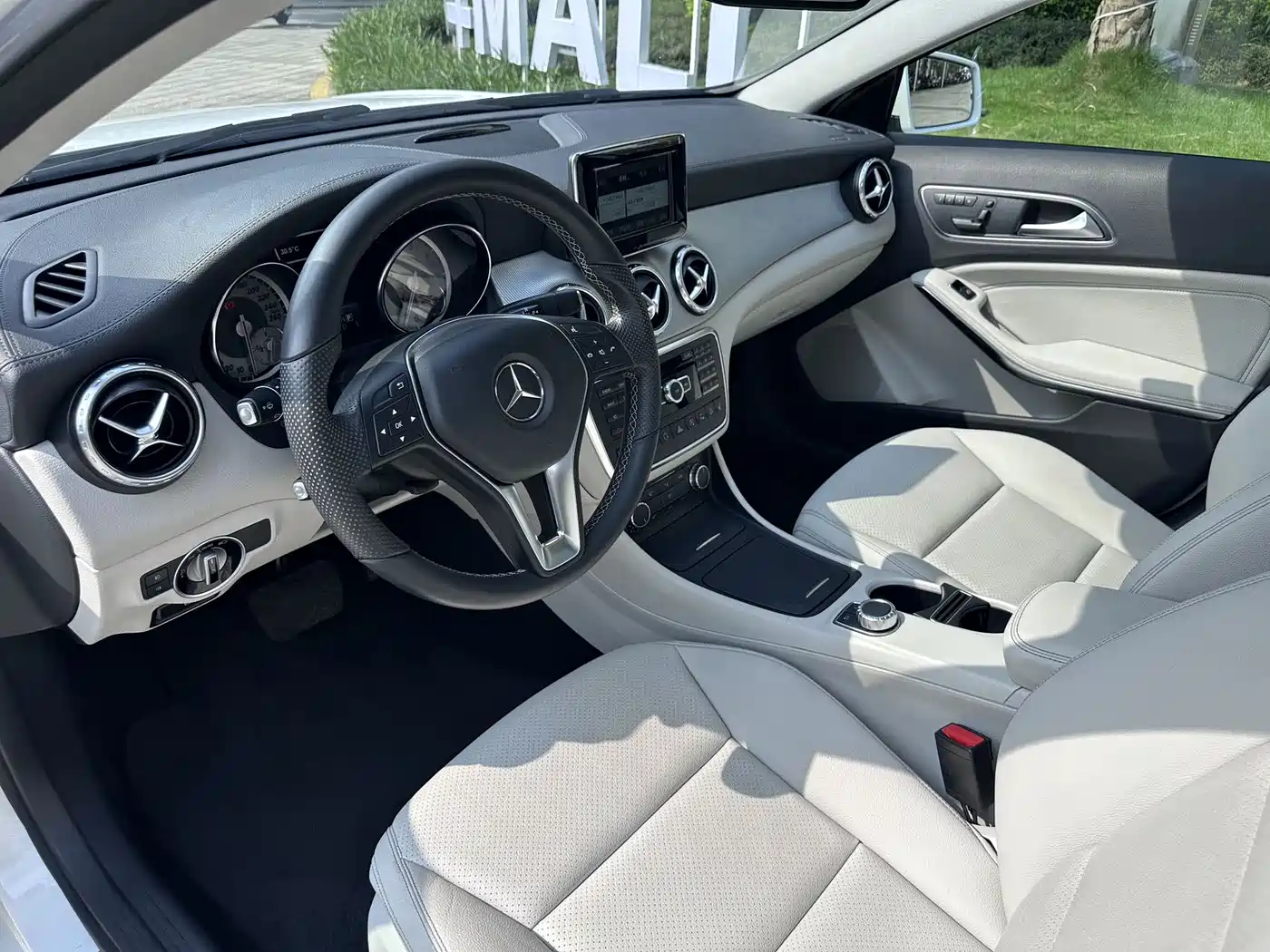 Mercedes-Benz GLA 2015 GLA 220 4MATIC Luxury фото 7