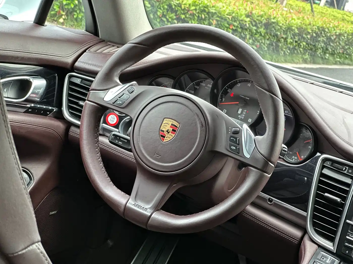 Фото 16 - Porsche Panamera