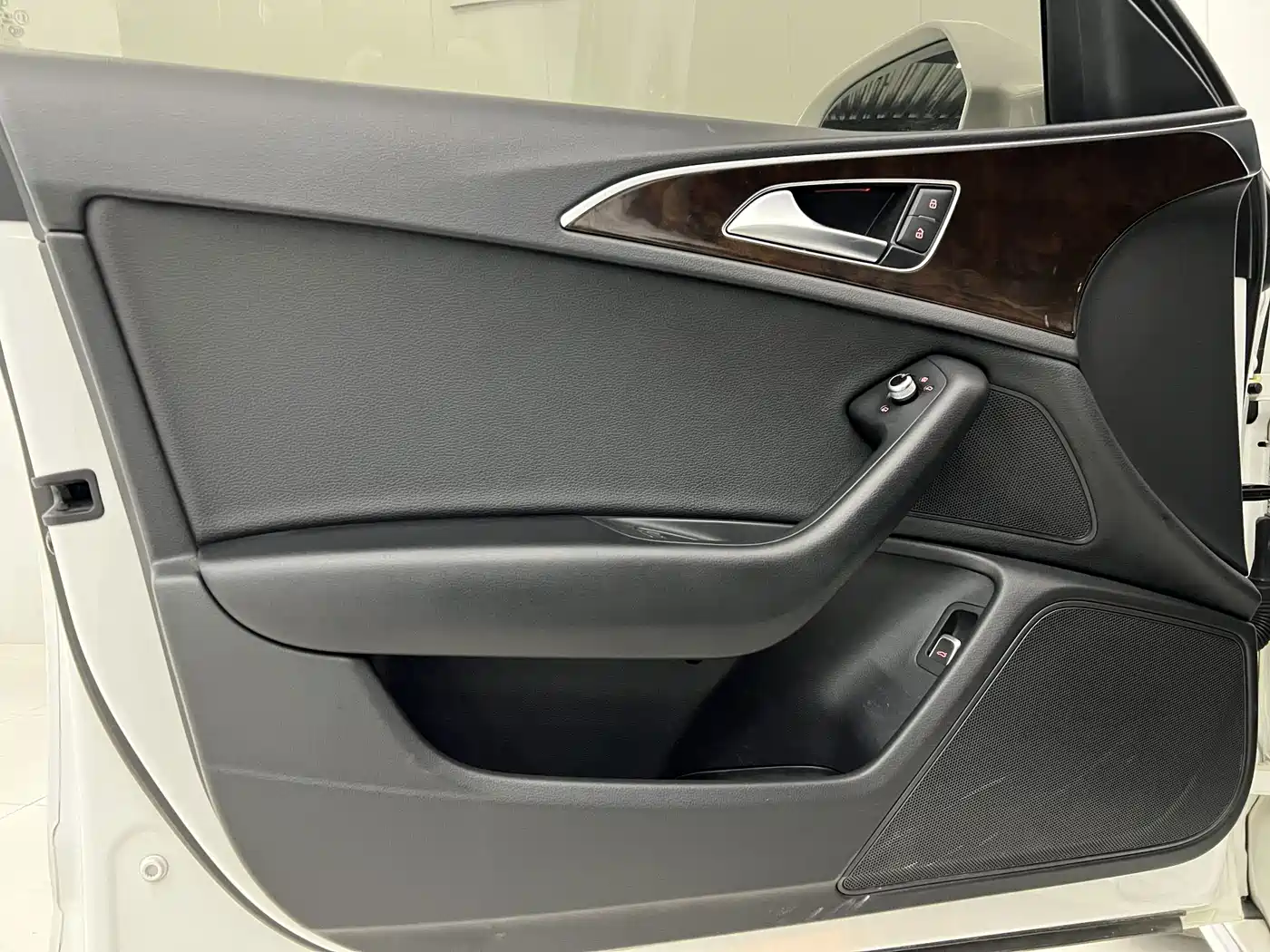 Фото 18 - Audi A6L