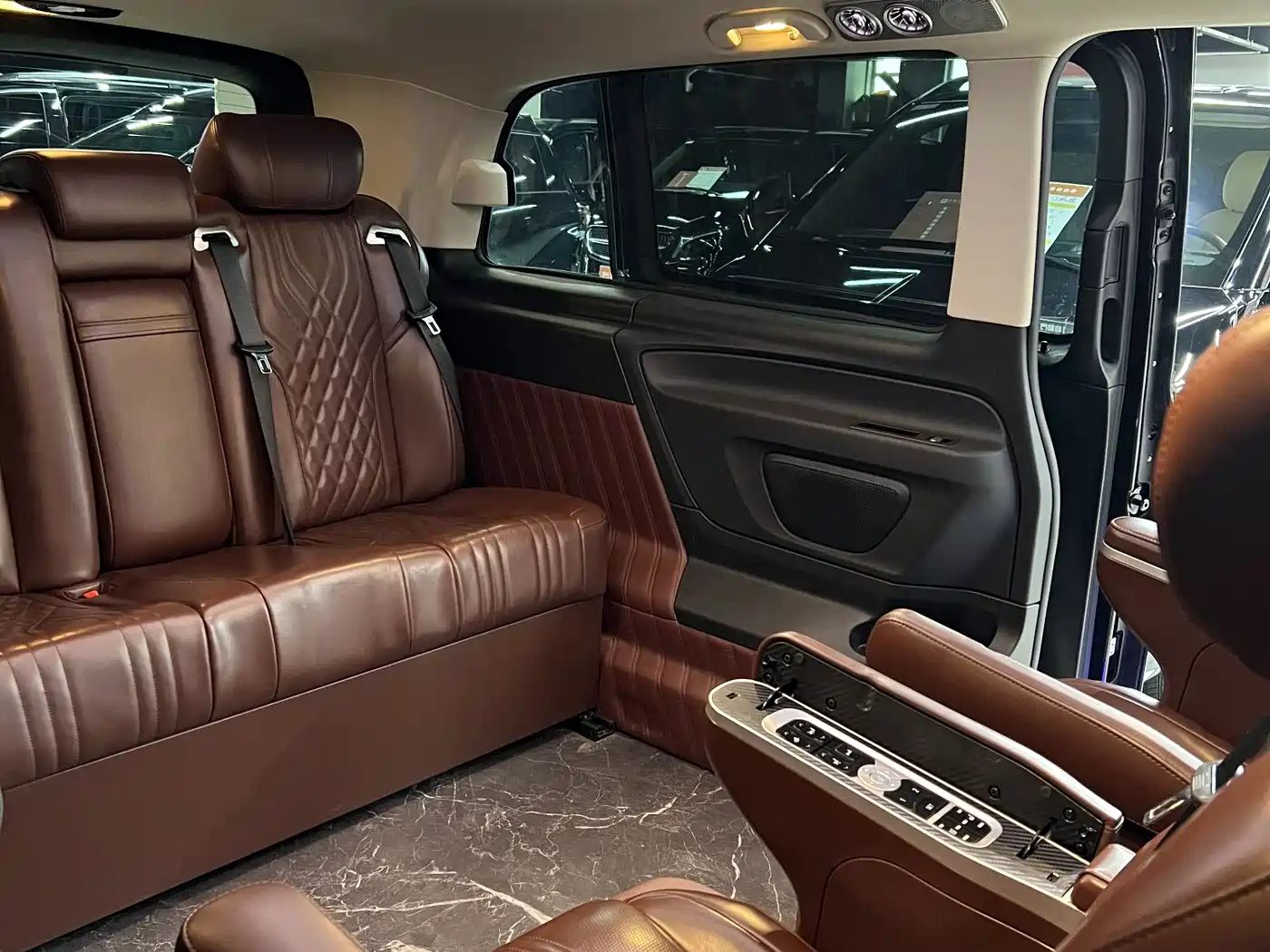 Mercedes-Benz Vito 2023 2.0T Business 7-Seater фото 14