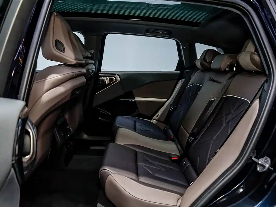 BMW X3 2025 xDrive30L Premium Model M Sport Black Package фото 10