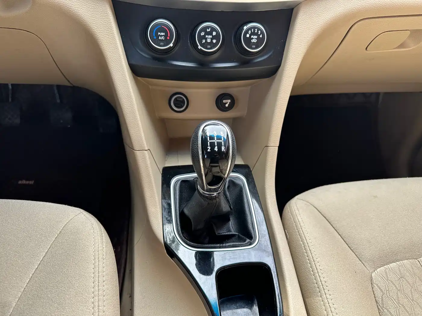 Baojun 730 2018 2016 1.5L Manual Premium 7-Seater (China V)