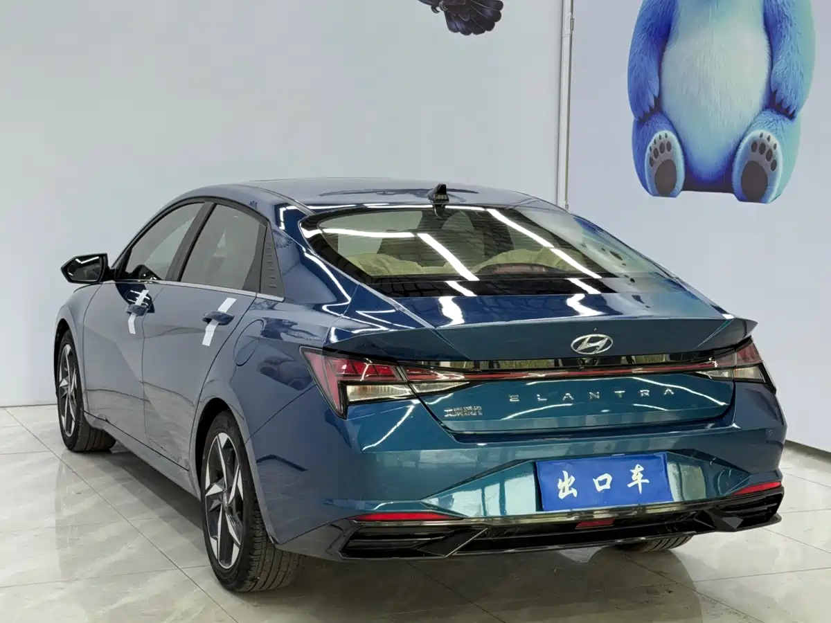 Hyundai Elantra 2021 1.5L CVT LUX Premium Edition фото 6