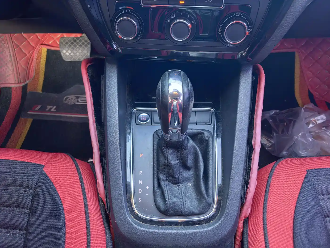 Volkswagen Sagitar 2017 1.6L Automatic Comfort фото 8