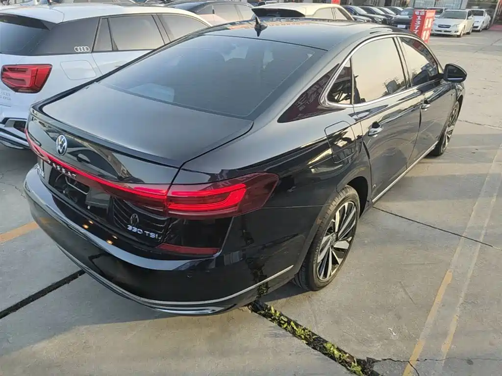 Volkswagen Passat 2022 330TSI Luxury Edition фото 7