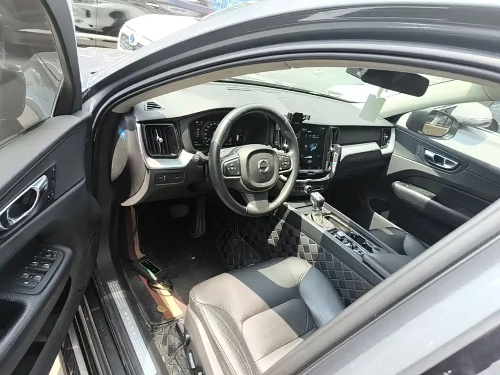 Фото 16 - Volvo XC60